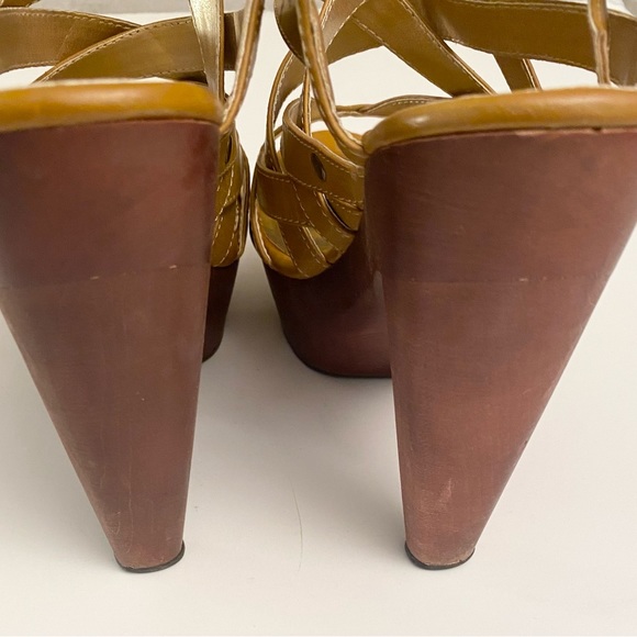 EUC! Guess brand. If you need a heel in the yellow family, this is it. - Picture 6 of 10